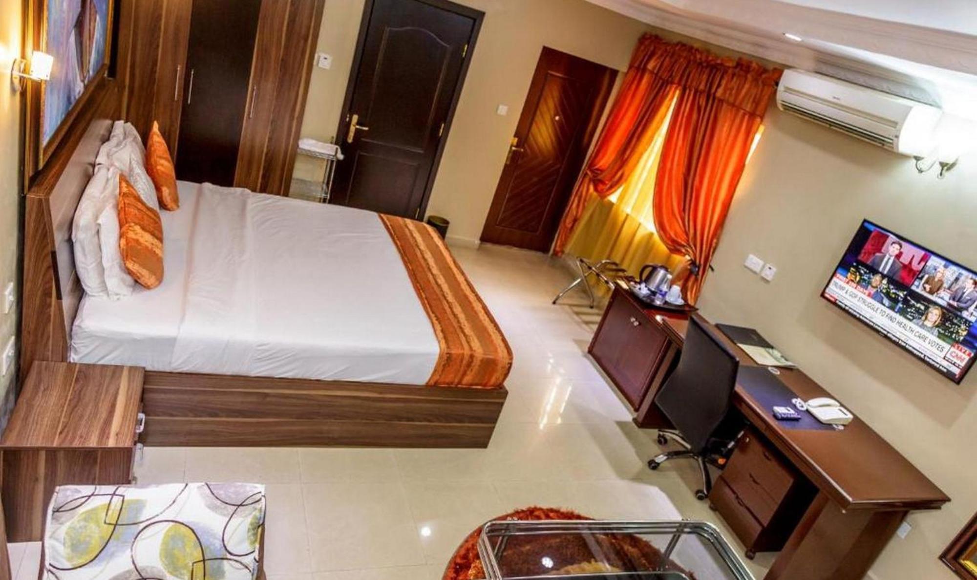 Room in Lodge - Apartment Royale Hotel-3 Bd Apartment Ikeja Esterno foto