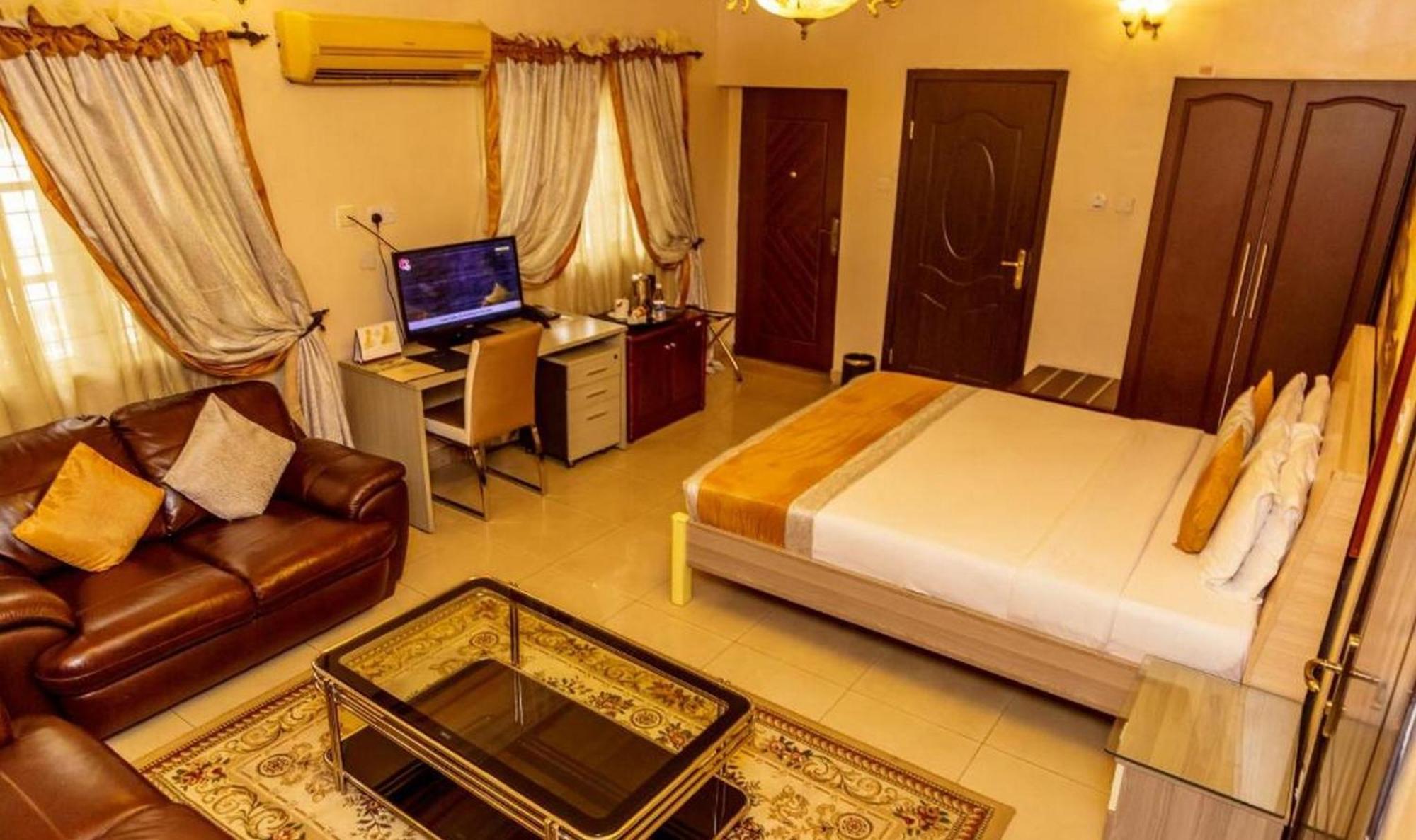 Room in Lodge - Apartment Royale Hotel-3 Bd Apartment Ikeja Esterno foto