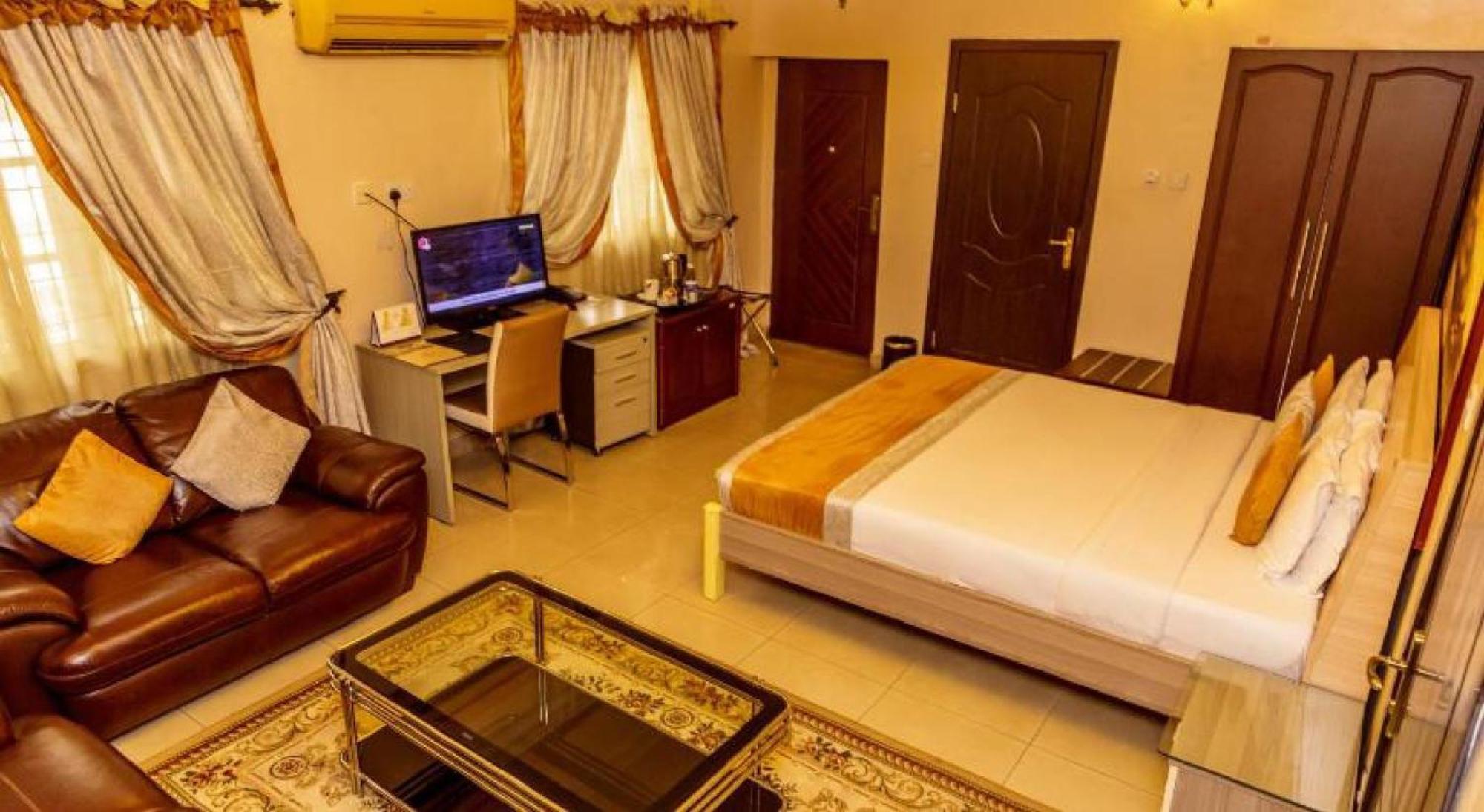 Room in Lodge - Apartment Royale Hotel-3 Bd Apartment Ikeja Esterno foto