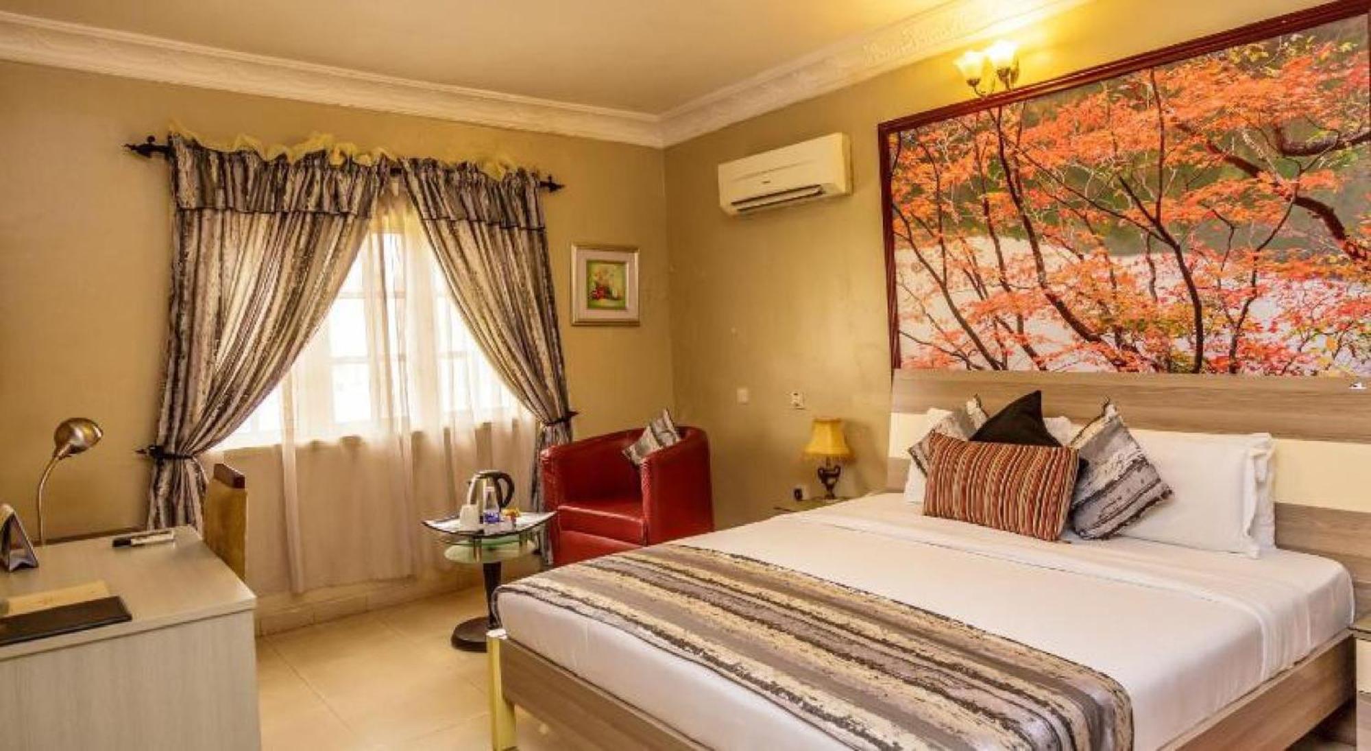 Room in Lodge - Apartment Royale Hotel-3 Bd Apartment Ikeja Esterno foto