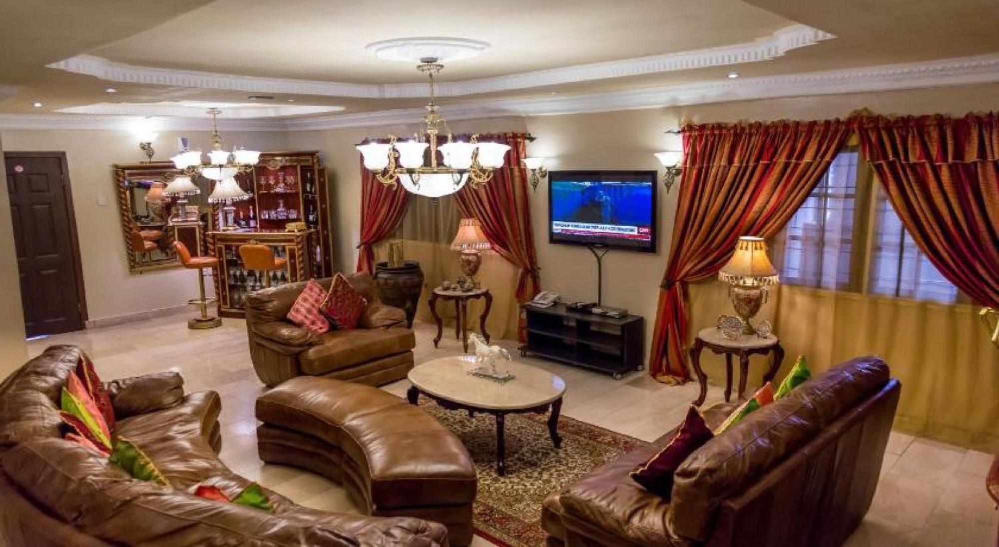 Room in Lodge - Apartment Royale Hotel-3 Bd Apartment Ikeja Esterno foto