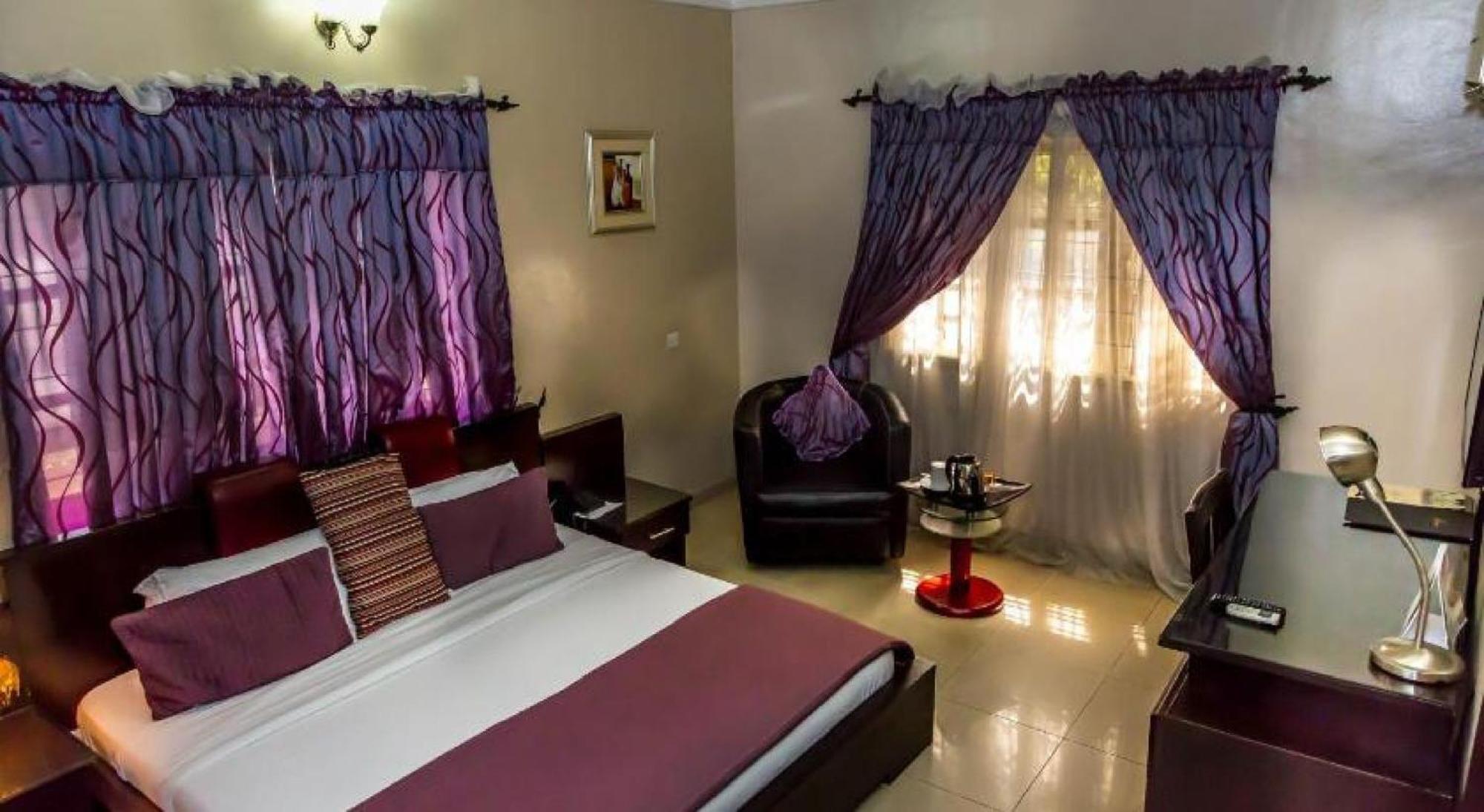 Room in Lodge - Apartment Royale Hotel-3 Bd Apartment Ikeja Esterno foto