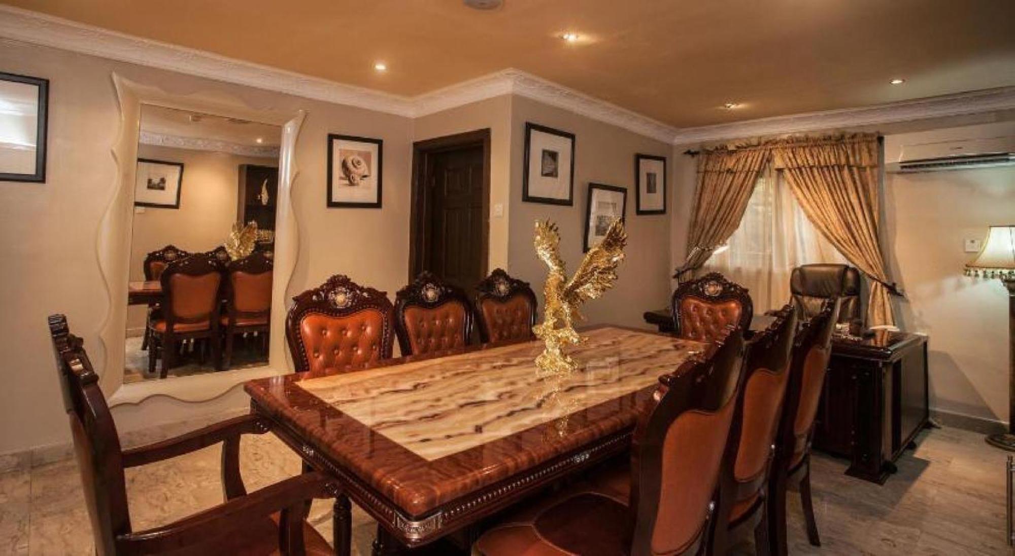 Room in Lodge - Apartment Royale Hotel-3 Bd Apartment Ikeja Esterno foto