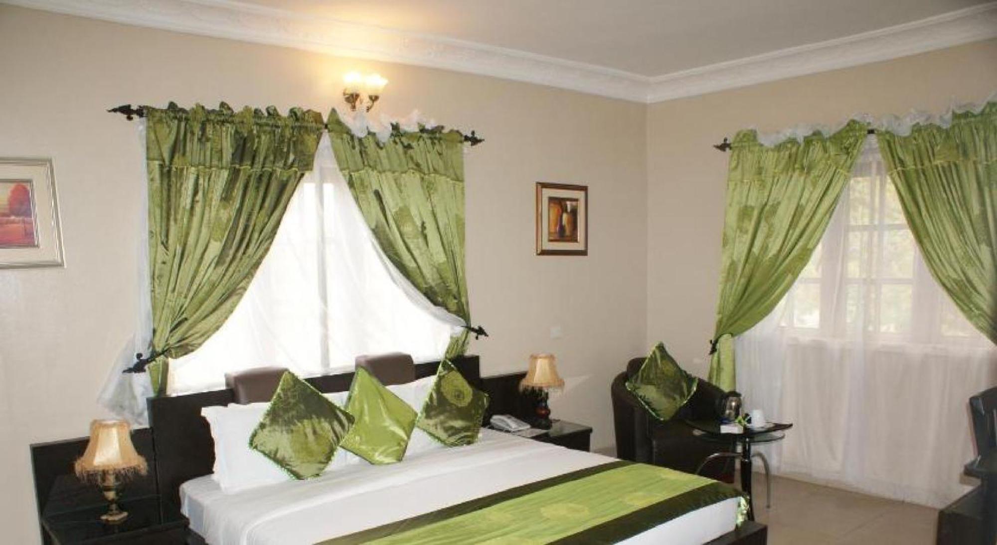 Room in Lodge - Apartment Royale Hotel-3 Bd Apartment Ikeja Esterno foto