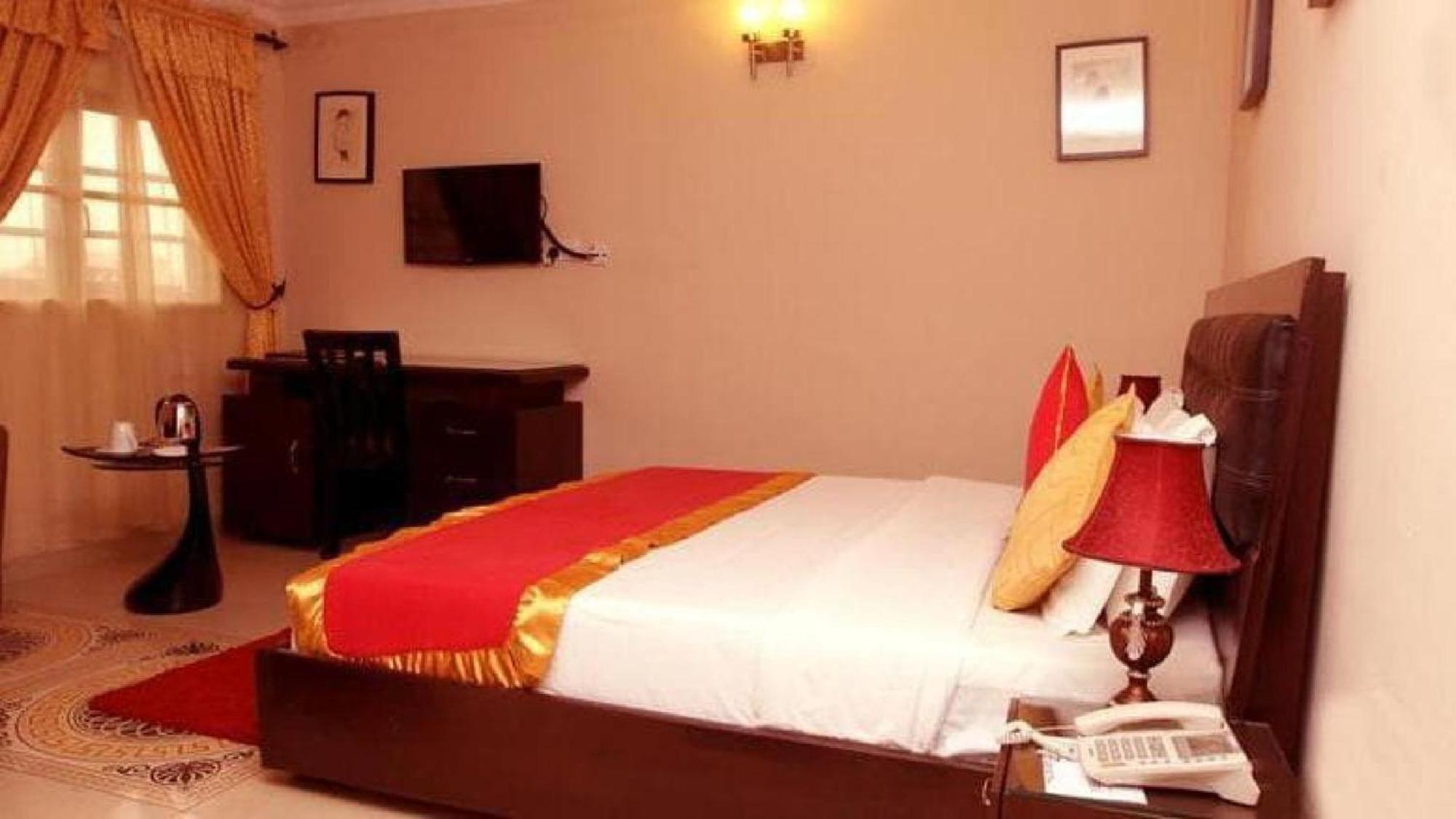 Room in Lodge - Apartment Royale Hotel-3 Bd Apartment Ikeja Esterno foto